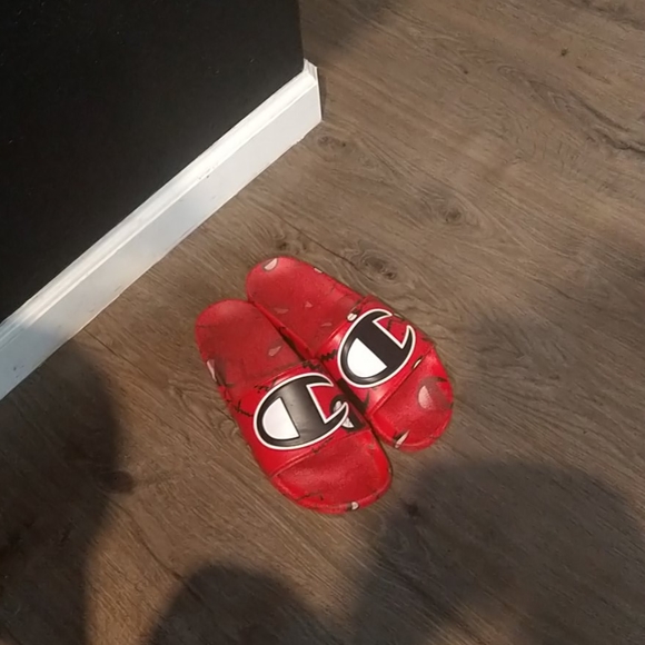Champion slides red. - Picture 2 of 2